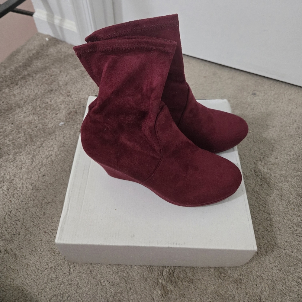 Boots - Picture 3 of 8